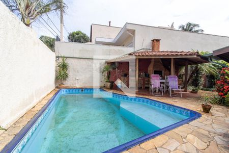 Casa à venda com 360m², 4 quartos e 4 vagas Casa à venda com 360m², 4 quartos e 4 vagasÁrea comum