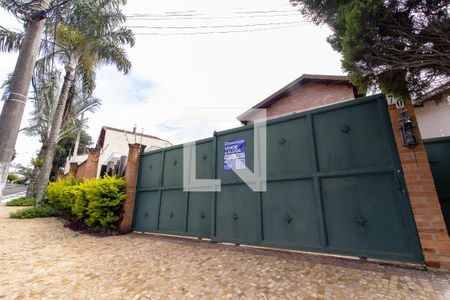 Casa à venda com 360m², 4 quartos e 4 vagas Casa à venda com 360m², 4 quartos e 4 vagasFachada