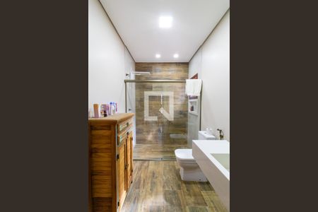 Casa à venda com 360m², 4 quartos e 4 vagas Casa à venda com 360m², 4 quartos e 4 vagasBanheiro da Suíte