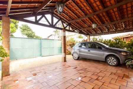 Casa à venda com 360m², 4 quartos e 4 vagas Casa à venda com 360m², 4 quartos e 4 vagasGaragem