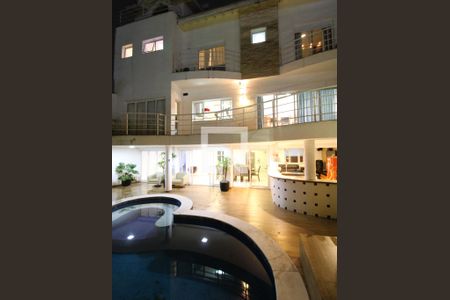 Casa à venda com 400m², 4 quartos e 4 vagasÁrea Exterma - Piscina