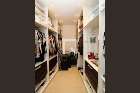 Casa à venda com 400m², 4 quartos e 4 vagasCloset da Suíte 4