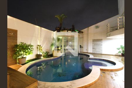 Casa à venda com 400m², 4 quartos e 4 vagasÁrea Exterma - Piscina