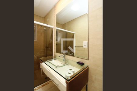 Casa à venda com 400m², 4 quartos e 4 vagasBanheiro da Suíte 2