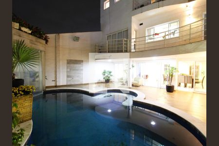Casa à venda com 400m², 4 quartos e 4 vagasÁrea Exterma - Piscina