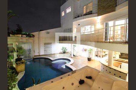 Casa à venda com 400m², 4 quartos e 4 vagasÁrea Exterma - Piscina