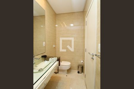 Casa à venda com 400m², 4 quartos e 4 vagasBanheiro da Suíte 2