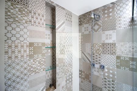 Casa à venda com 366m², 3 quartos e 2 vagas Casa à venda com 366m², 3 quartos e 2 vagasBanheiro da Suíte 2