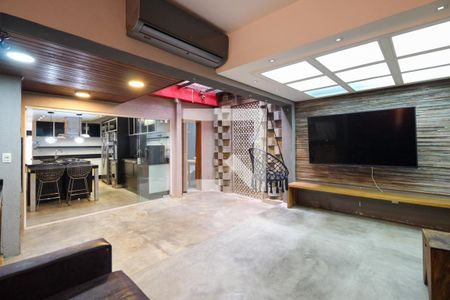 Casa à venda com 366m², 3 quartos e 2 vagas Casa à venda com 366m², 3 quartos e 2 vagasQuintal