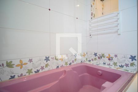 Casa para alugar com 500m², 3 quartos e 4 vagasBanheiro Corredor - Banheira