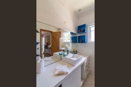 Casa à venda com 500m², 3 quartos e 3 vagasBanheiro da Suíte 1