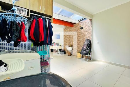 Casa à venda com 192m², 3 quartos e 4 vagas Casa à venda com 192m², 3 quartos e 4 vagasÁrea de Serviço