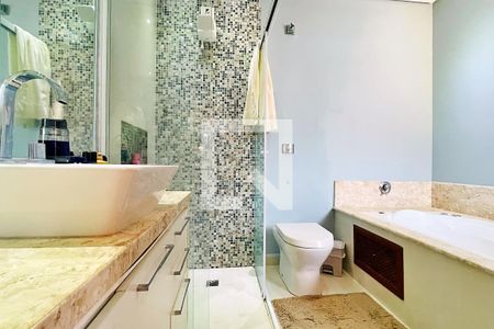 Casa à venda com 192m², 3 quartos e 4 vagas Casa à venda com 192m², 3 quartos e 4 vagasBanheiro da Suíte 1