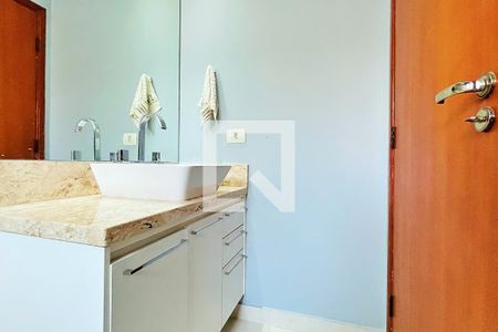 Casa à venda com 192m², 3 quartos e 4 vagas Casa à venda com 192m², 3 quartos e 4 vagasBanheiro da Suíte 2