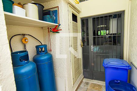 Casa à venda com 180m², 4 quartos e 2 vagasarea externa - gas