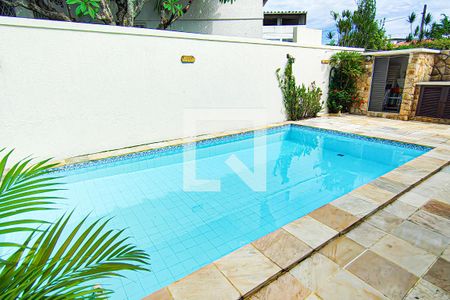 Casa à venda com 180m², 4 quartos e 2 vagasarea externa - piscina