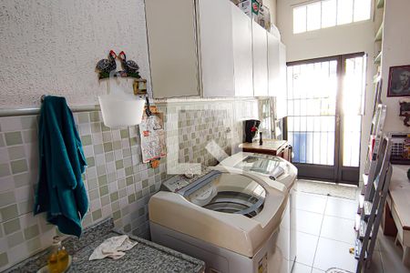 Casa à venda com 180m², 4 quartos e 2 vagaslavanderia