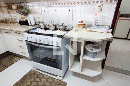 Casa à venda com 180m², 4 quartos e 2 vagascozinha