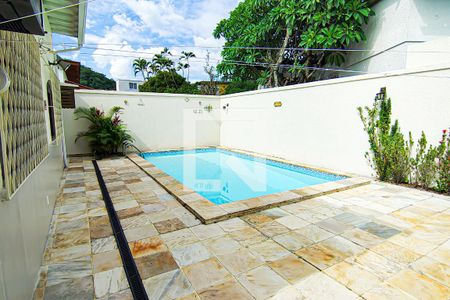 Casa à venda com 180m², 4 quartos e 2 vagasarea externa - piscina
