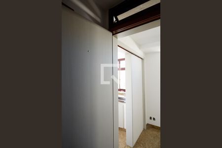 Apartamento à venda com 350m², 4 quartos e 3 vagas Apartamento à venda com 350m², 4 quartos e 3 vagasQuarto de Serviço