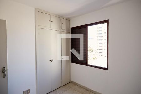 Apartamento à venda com 350m², 4 quartos e 3 vagas Apartamento à venda com 350m², 4 quartos e 3 vagasQuarto