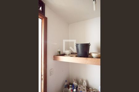 Apartamento à venda com 350m², 4 quartos e 3 vagas Apartamento à venda com 350m², 4 quartos e 3 vagasQuarto de Serviço