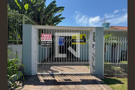 Casa à venda com 235m², 3 quartos e 5 vagas Casa à venda com 235m², 3 quartos e 5 vagasFachada