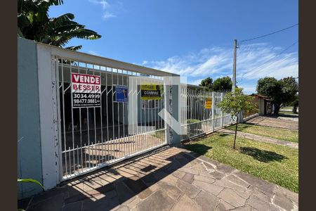 Casa à venda com 235m², 3 quartos e 5 vagas Casa à venda com 235m², 3 quartos e 5 vagasFachada