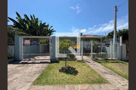 Casa à venda com 235m², 3 quartos e 5 vagas Casa à venda com 235m², 3 quartos e 5 vagasFachada