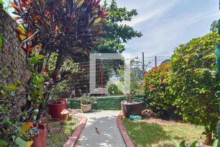 Casa à venda com 167m², 2 quartos e 1 vaga Casa à venda com 167m², 2 quartos e 1 vagaFachada