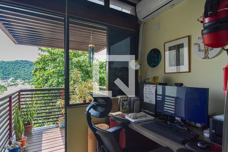 Casa à venda com 167m², 2 quartos e 1 vaga Casa à venda com 167m², 2 quartos e 1 vagaEscritório