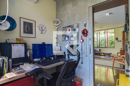 Casa à venda com 167m², 2 quartos e 1 vaga Casa à venda com 167m², 2 quartos e 1 vagaEscritório