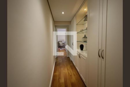 Apartamento à venda com 288m², 4 quartos e 4 vagasCorredor