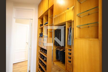 Apartamento à venda com 288m², 4 quartos e 4 vagasCloset da Suíte 4