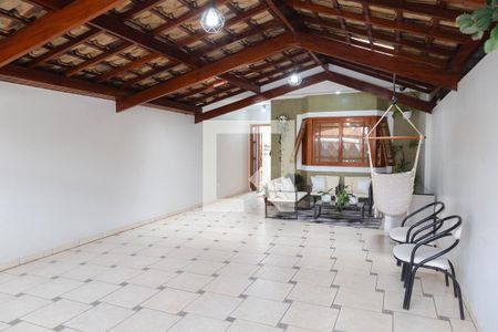 Casa à venda com 220m², 4 quartos e 4 vagas Casa à venda com 220m², 4 quartos e 4 vagasGaragem