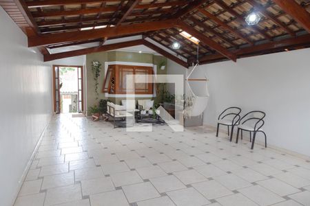 Casa à venda com 220m², 4 quartos e 4 vagas Casa à venda com 220m², 4 quartos e 4 vagasGaragem