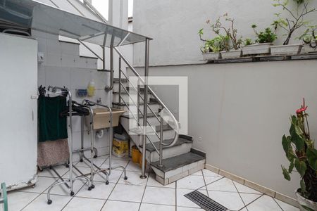 Casa à venda com 220m², 4 quartos e 4 vagas Casa à venda com 220m², 4 quartos e 4 vagasÁrea de Serviço