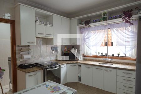 Casa à venda com 220m², 4 quartos e 4 vagas Casa à venda com 220m², 4 quartos e 4 vagasCozinha