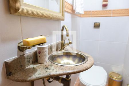 Casa à venda com 220m², 4 quartos e 4 vagas Casa à venda com 220m², 4 quartos e 4 vagasLavabo