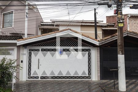 Casa à venda com 220m², 4 quartos e 4 vagas Casa à venda com 220m², 4 quartos e 4 vagasFachada