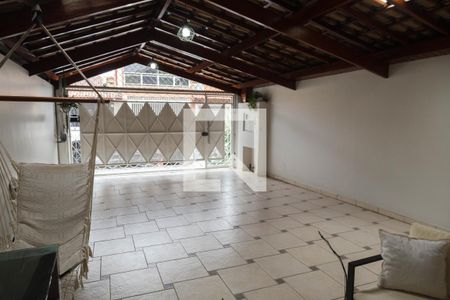 Casa à venda com 220m², 4 quartos e 4 vagas Casa à venda com 220m², 4 quartos e 4 vagasGaragem