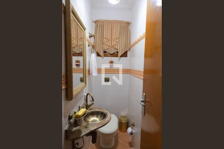 Casa à venda com 220m², 4 quartos e 4 vagas Casa à venda com 220m², 4 quartos e 4 vagasLavabo