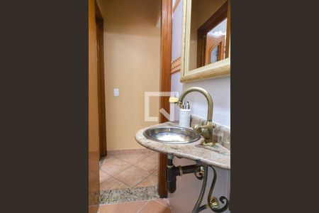 Casa à venda com 220m², 4 quartos e 4 vagas Casa à venda com 220m², 4 quartos e 4 vagasLavabo