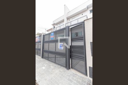 Casa à venda com 230m², 3 quartos e 6 vagas Casa à venda com 230m², 3 quartos e 6 vagasFachada