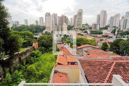 Casa à venda com 230m², 3 quartos e 6 vagasVista