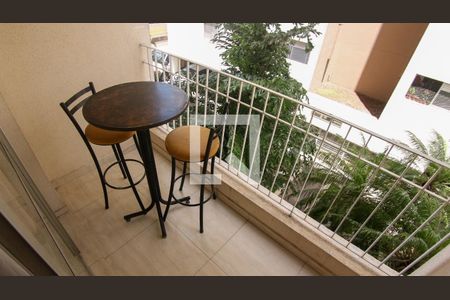Apartamento à venda com 64m², 3 quartos e 1 vaga Apartamento à venda com 64m², 3 quartos e 1 vagaVaranda