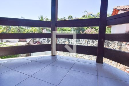 Casa à venda com 450m², 4 quartos e 3 vagas Casa à venda com 450m², 4 quartos e 3 vagasvaranda