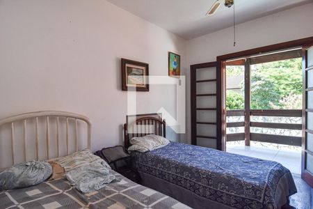 Casa à venda com 450m², 4 quartos e 3 vagas Casa à venda com 450m², 4 quartos e 3 vagasquarto