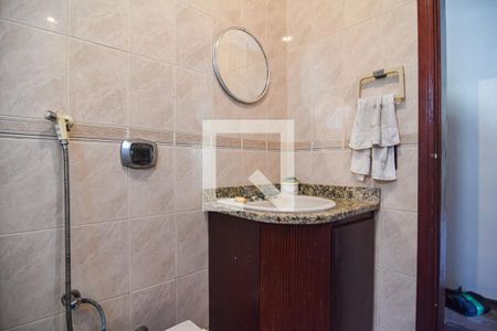 Casa à venda com 450m², 4 quartos e 3 vagas Casa à venda com 450m², 4 quartos e 3 vagasBanheiro Social