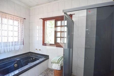 Casa à venda com 450m², 4 quartos e 3 vagas Casa à venda com 450m², 4 quartos e 3 vagasBanheiro da Suíte